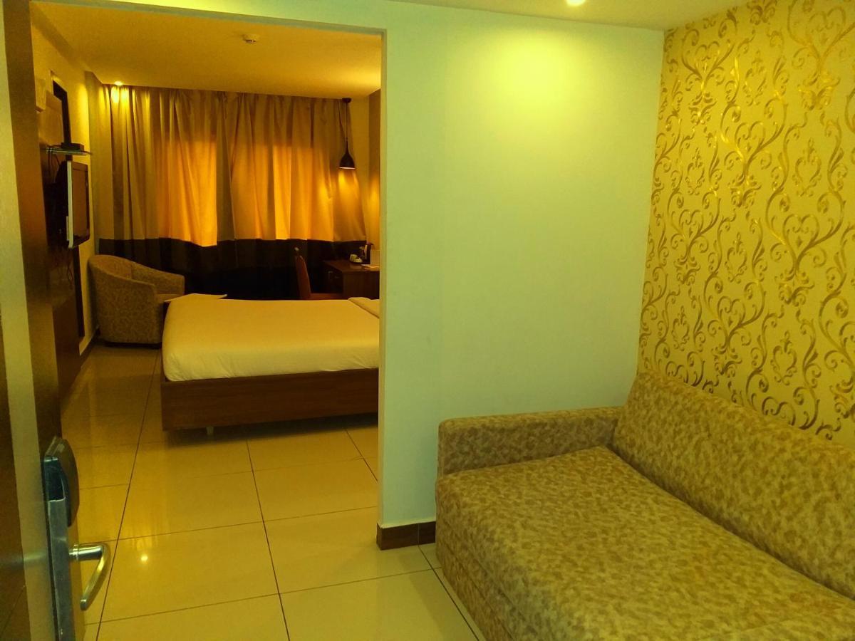 Deluxe Suite,1077887527:JPEG